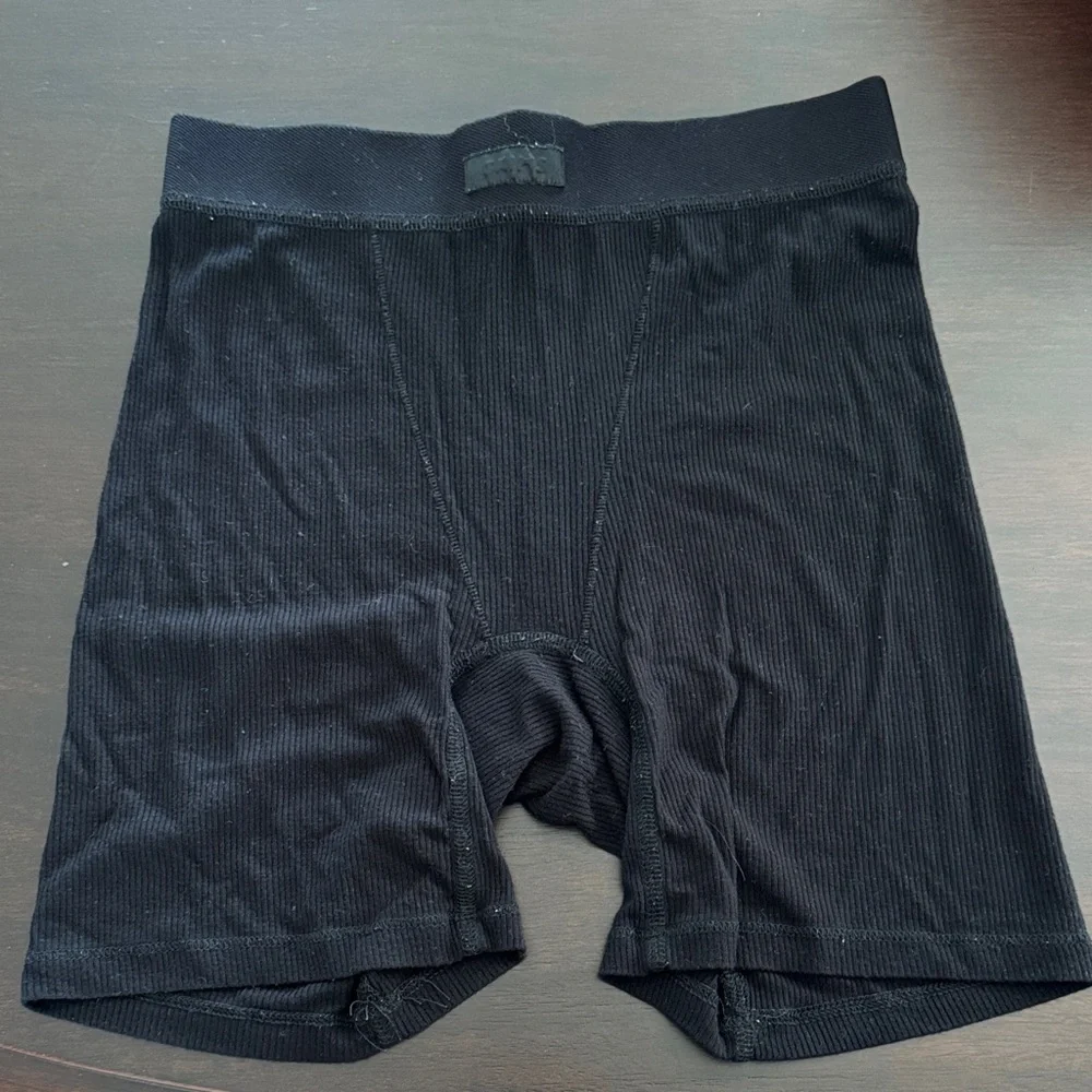 SKIMS Black Boxer Shorts XS
